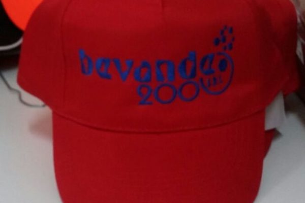 cappelli personalizzati con ricamo per Bevande 2000