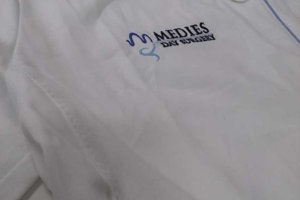 camice da dottore personalizzato con ricamo