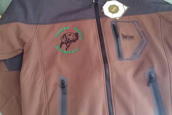 giubbotto soft shell personalizzato con logo centoxcento hunter ricamato