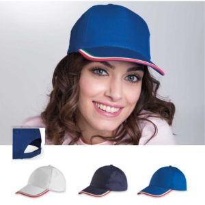 cappello con visiera personalizzato sulla parte frontale con ricamo
