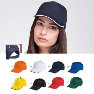 cappello con visiera personalizzato sulla parte frontale con ricamo